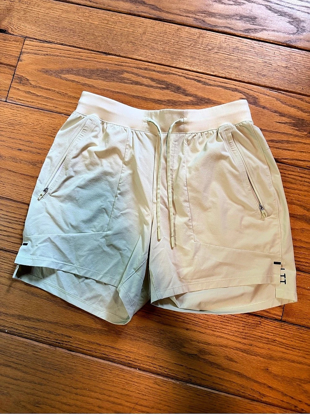 Lululemon License to Train Short 7" in yellow